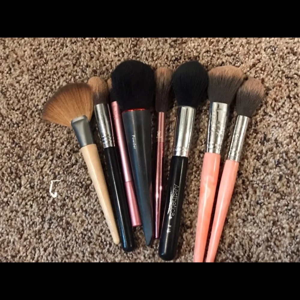 Assorted makeup brushes